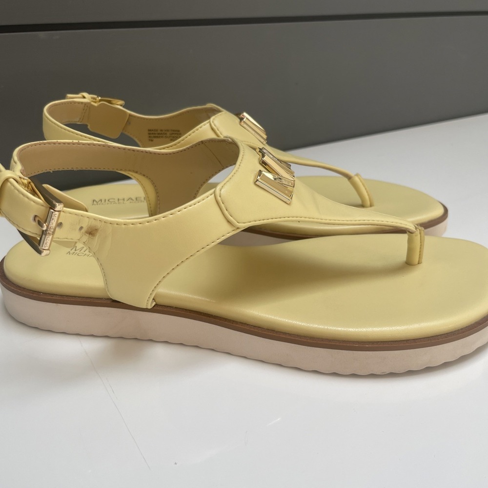 MICHAEL KORS JILLY FLAT SANDAL LT YELLOW SZ 7 NO BOX EUC WORN ONCE - Picture 6 of 9